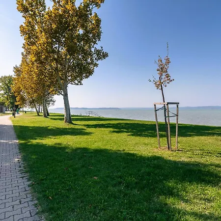 Balaton Bliss Lakefront Апартаменты