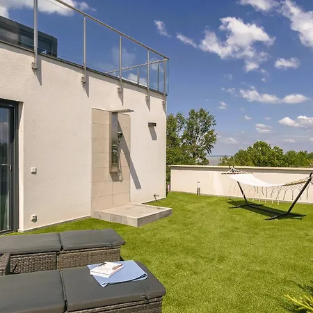 Balaton Bliss Lakefront Apartmán *