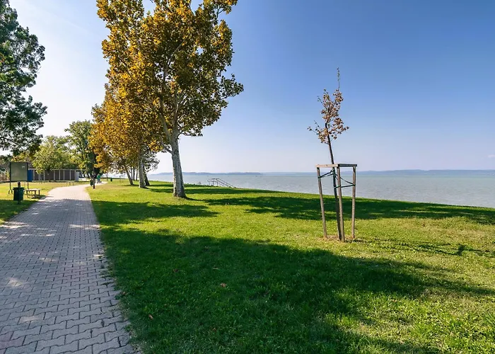 Balaton Bliss Lakefront Lägenhet